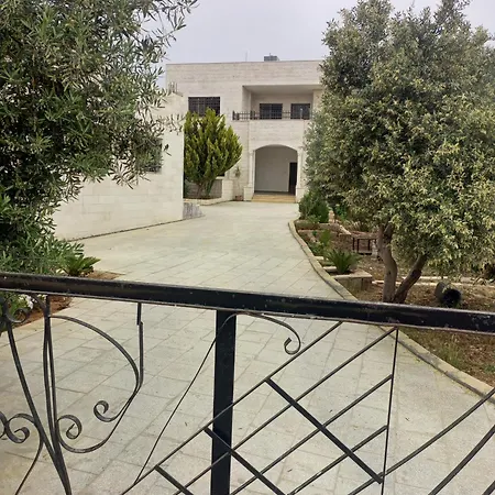 بيت مفروش للايجار Madaba Exterior photo